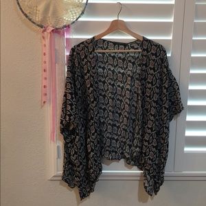 Brandy Melville Kimono top🌸